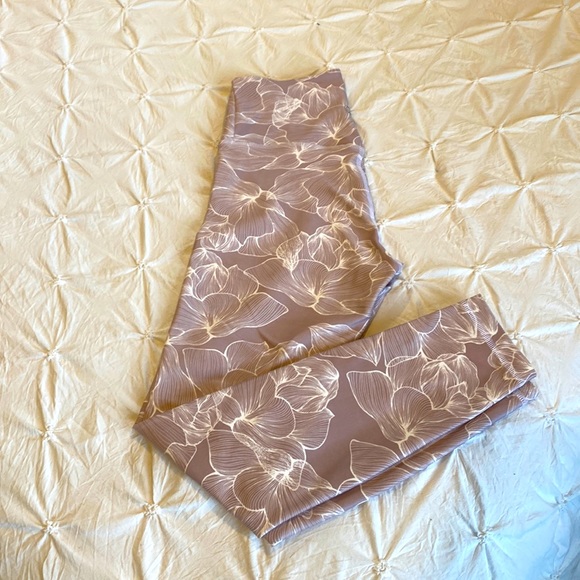 Balance Collection Pants - Ankle length mauve and cream high waisted workout leggings, size Small